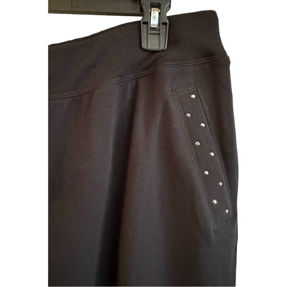 FASHION BUG, WOMENS, BLACK CAPRIS. COMFORTABLE STRETCH FABRIC. SIZE 1X - Picture 5 of 8